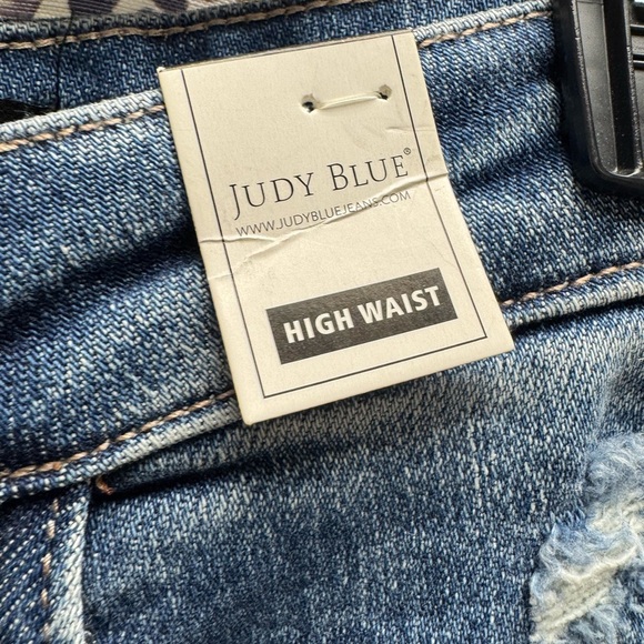 Judy Blue Distressed Skinny Jeans With Rainbow Embroidered Accent - Styl # 88438 - Picture 4 of 7